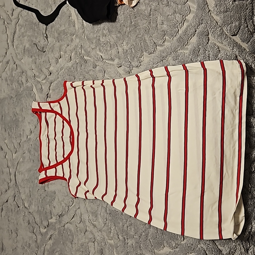 💖$2 add to bundle Red and white stripped tank top long💖